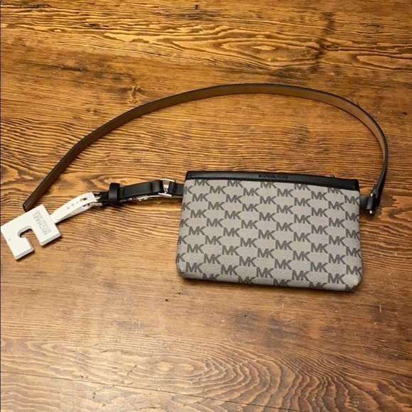 𝅺MICHAEL Kors belt purse bag - Picture 1 of 5